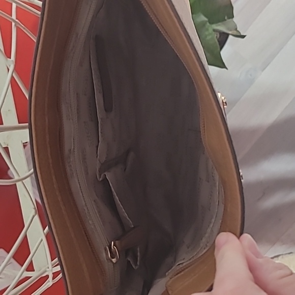 Michael Kors Crossbody Bag Tan Leather with Gold Metal Accents - Picture 7 of 10